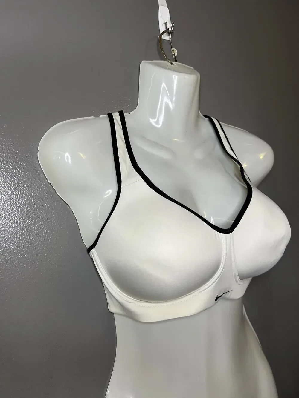 Nike Sports Bra Womens 32DD White Dri-FIT Underwire Racerback Hook Loop Stretch